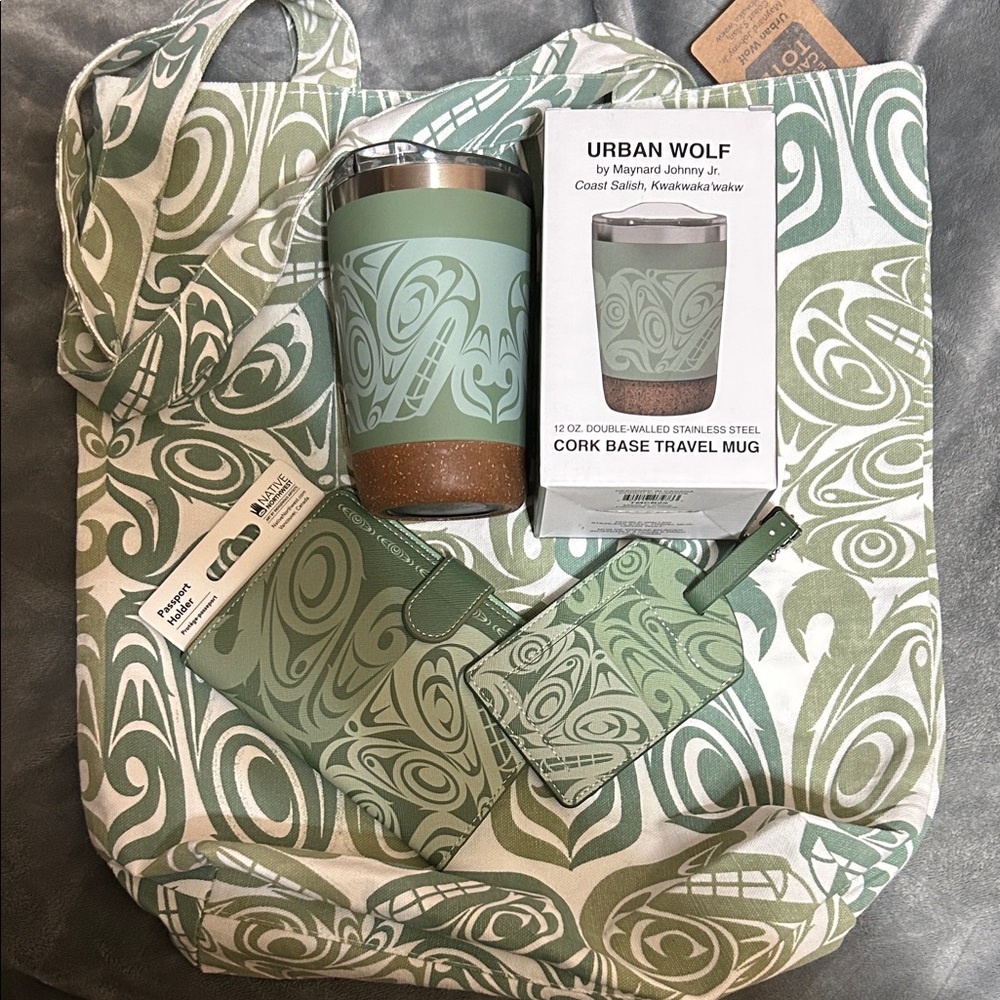 NWT Urban Wolf by Maynard Johnny Jr. Gift Bag